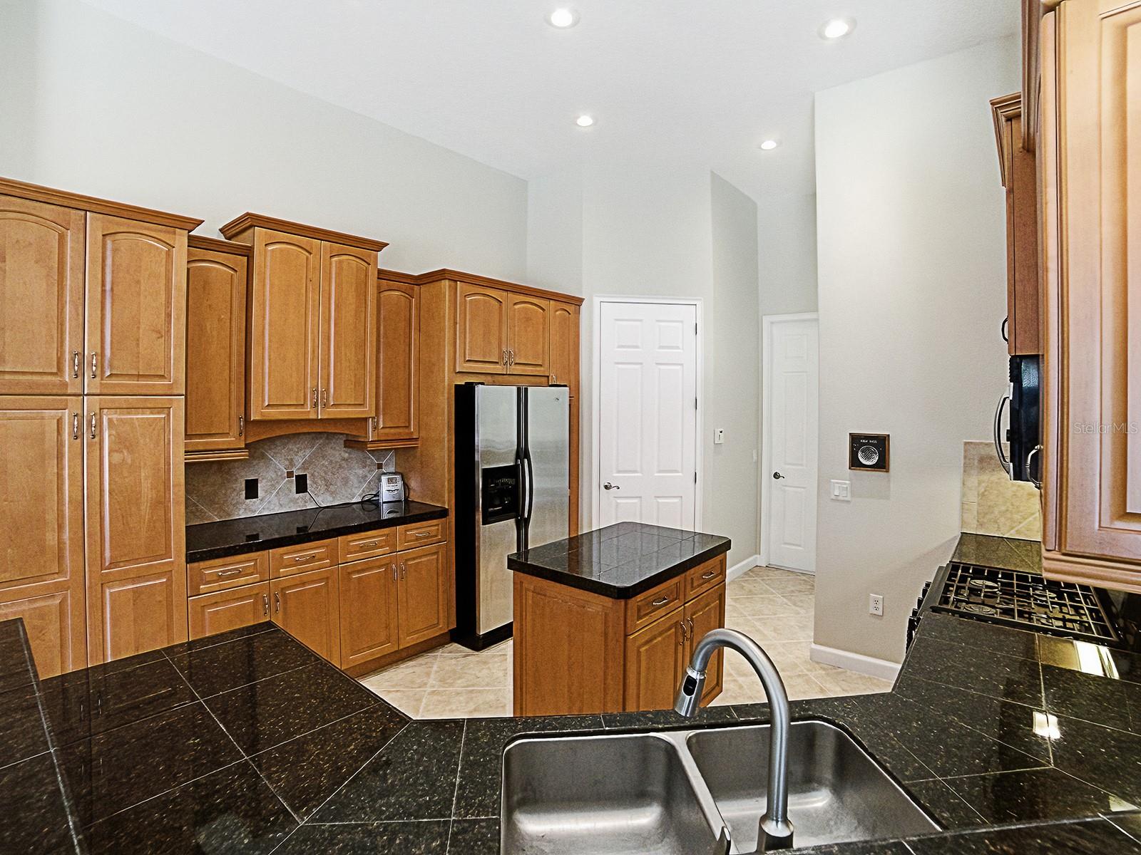 9926 SANTA BARBARA CT, HOWEY IN THE HILLS, FL — photo 34