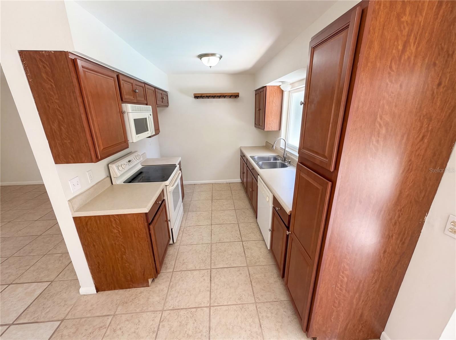909 WINCHESTER CT, BRANDON, FL — photo 2
