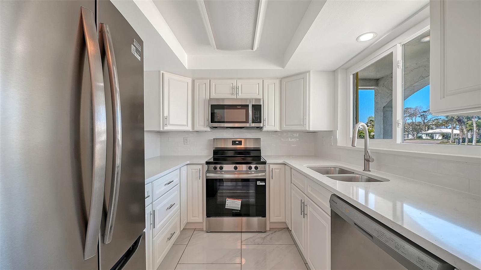 554 SPANISH DR S, LONGBOAT KEY, FL — photo 10