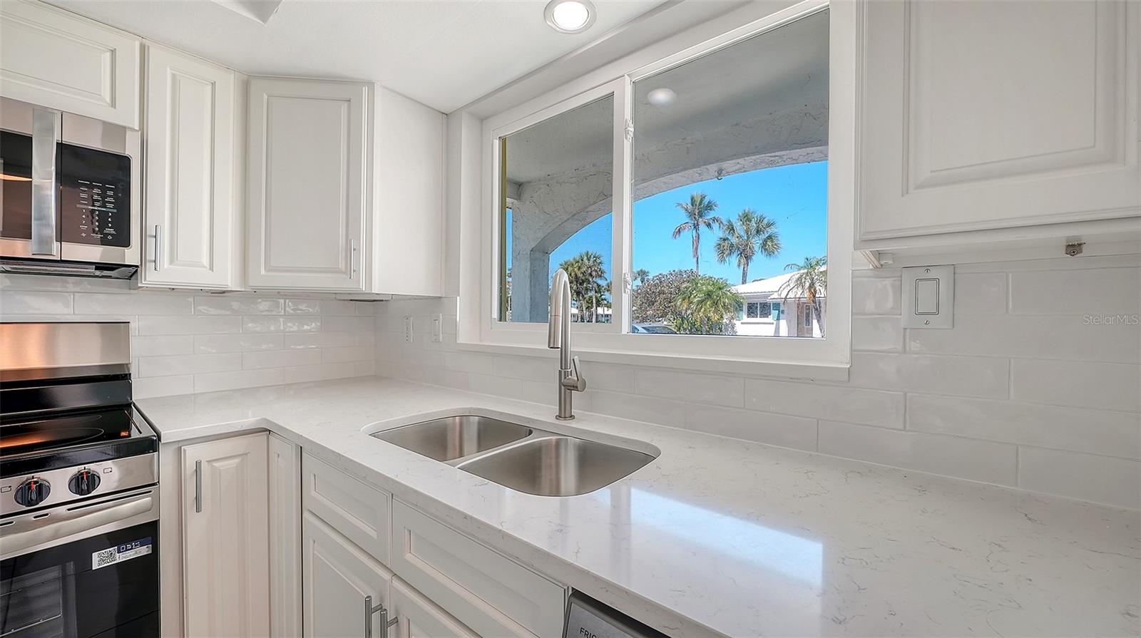554 SPANISH DR S, LONGBOAT KEY, FL — photo 11