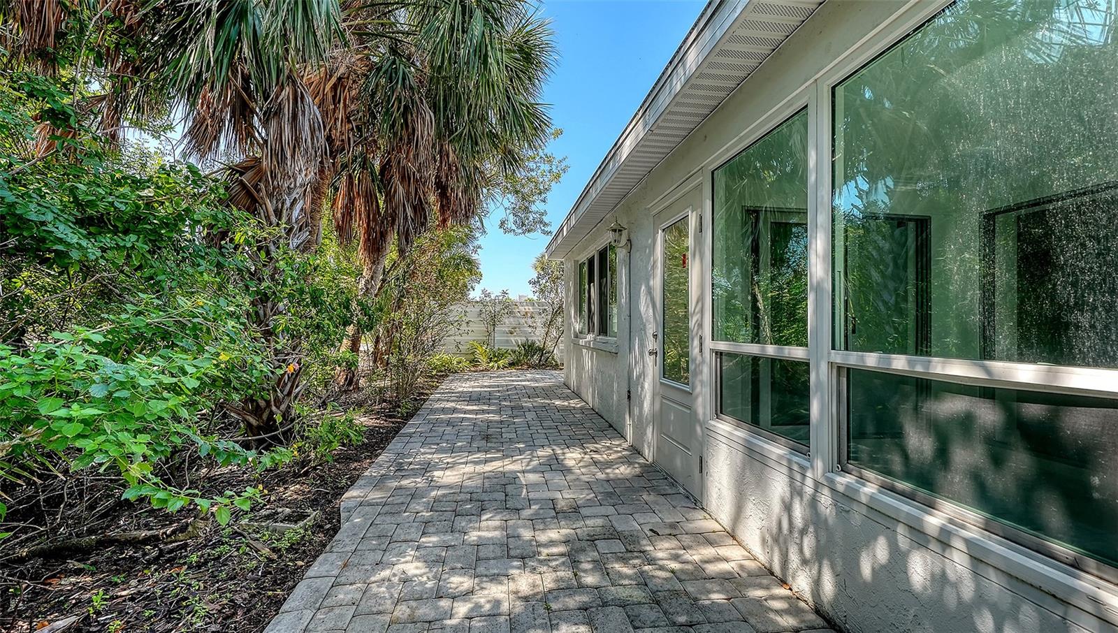 554 SPANISH DR S, LONGBOAT KEY, FL — photo 38