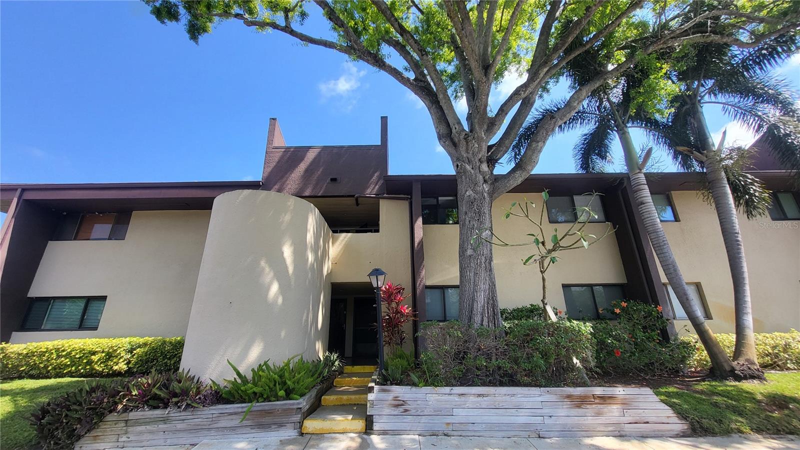 875 S VILLAGE DR N #102, ST PETERSBURG, FL — photo 2