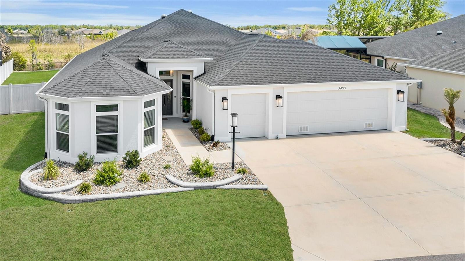 5495 HAWKINS DR, THE VILLAGES, FL