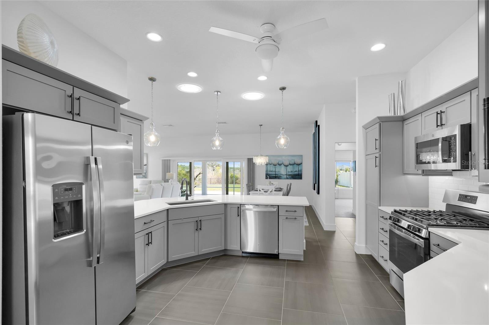 5495 HAWKINS DR, THE VILLAGES, FL — photo 14