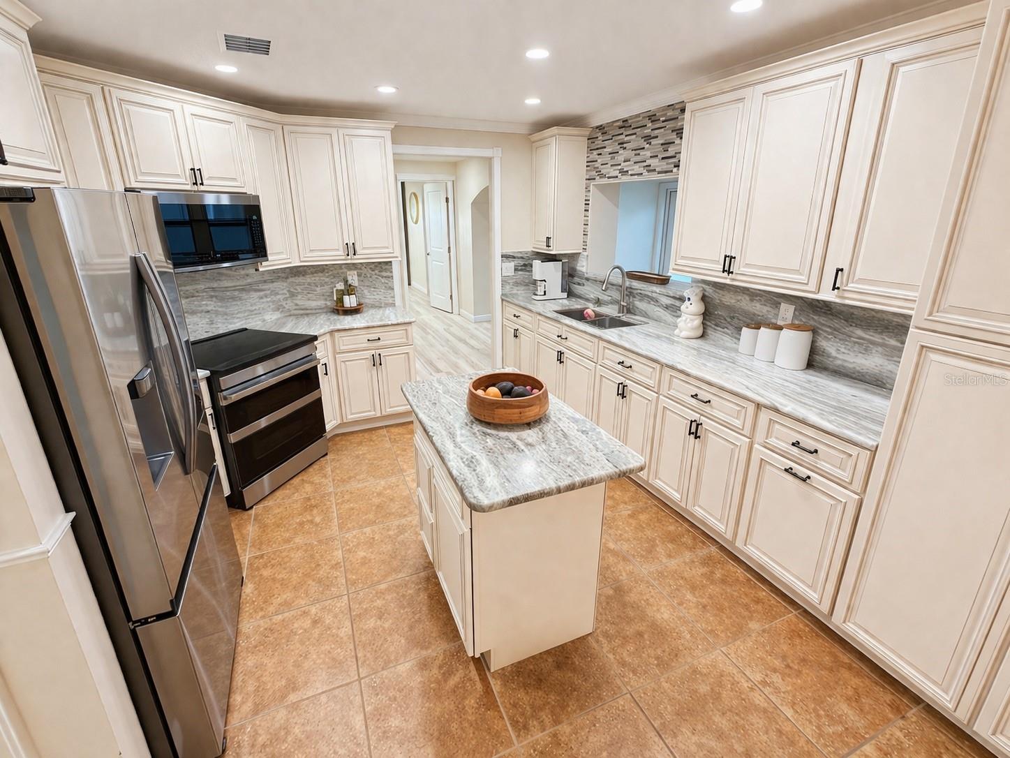7051 LEXINGTON CIR, BROOKSVILLE, FL — photo 13