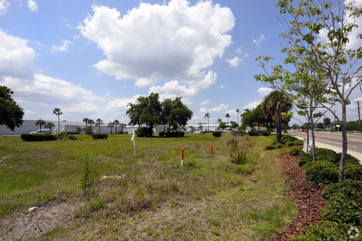 4201 W CREST AVE, TAMPA, FL — photo 2