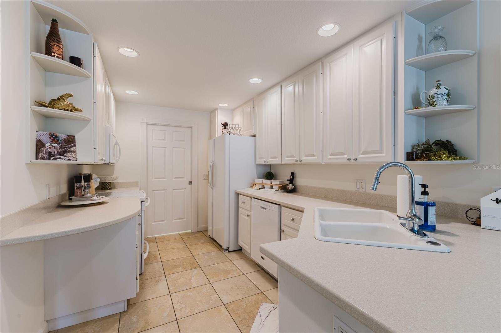 1564 NAPOLI DR W, SARASOTA, FL — photo 6