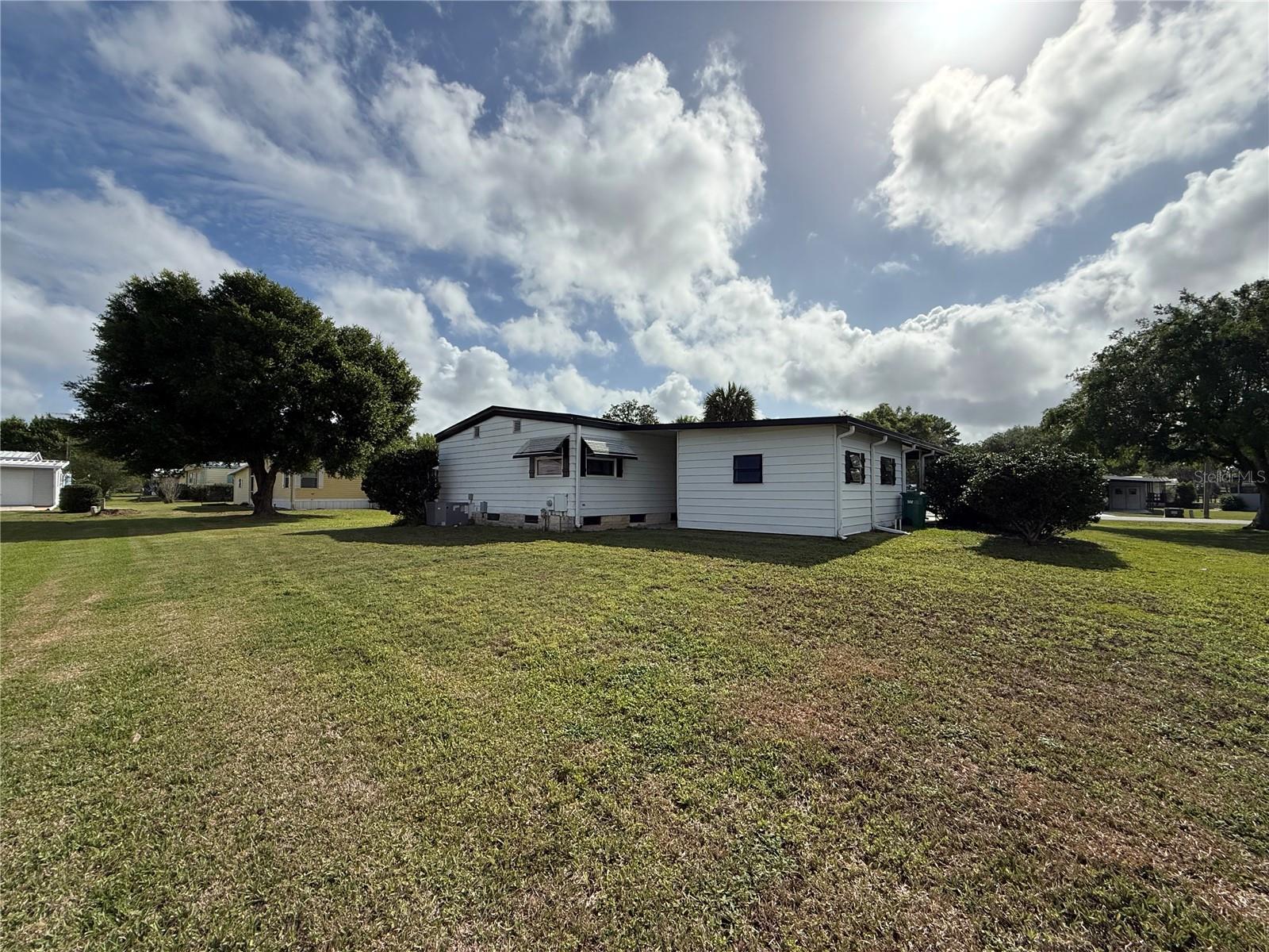 11 N BOBWHITE RD, WILDWOOD, FL — photo 3
