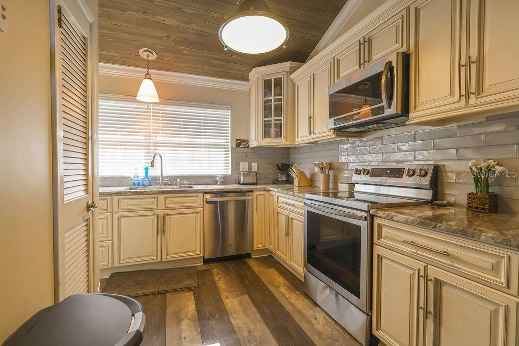 11001 SE SUNSET HARBOR RD #B10, SUMMERFIELD, FL — photo 7