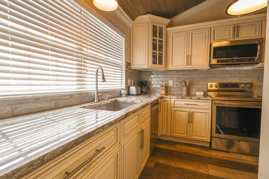 11001 SE SUNSET HARBOR RD #B10, SUMMERFIELD, FL — photo 8