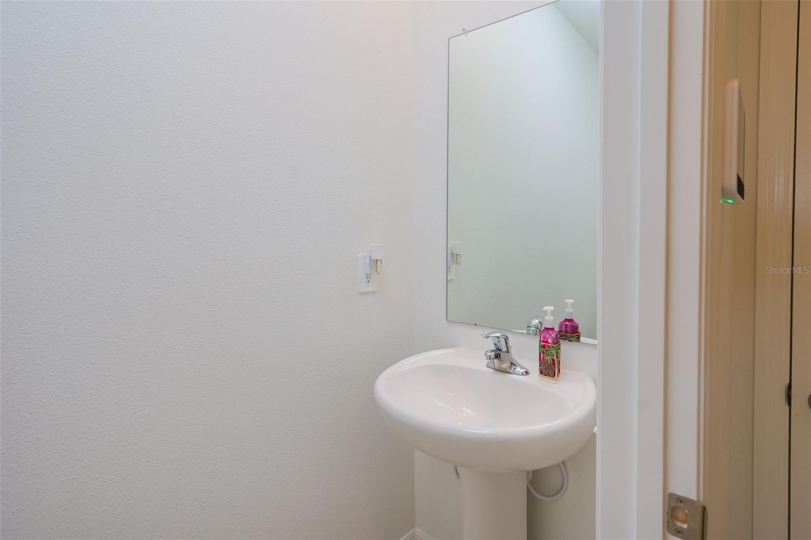 10059 TRUMPET HONEYSUCKLE WAY, SAN ANTONIO, FL — photo 23