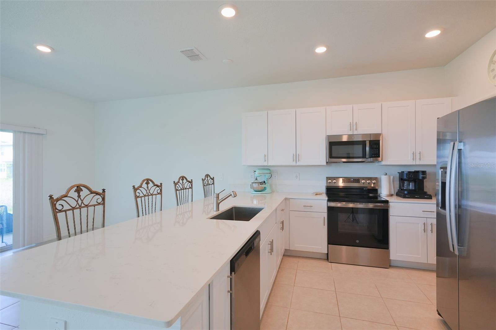 10059 TRUMPET HONEYSUCKLE WAY, SAN ANTONIO, FL — photo 25