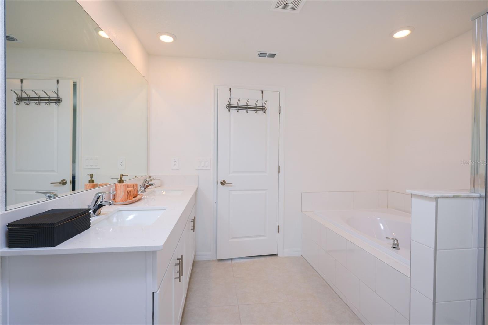 10059 TRUMPET HONEYSUCKLE WAY, SAN ANTONIO, FL — photo 39