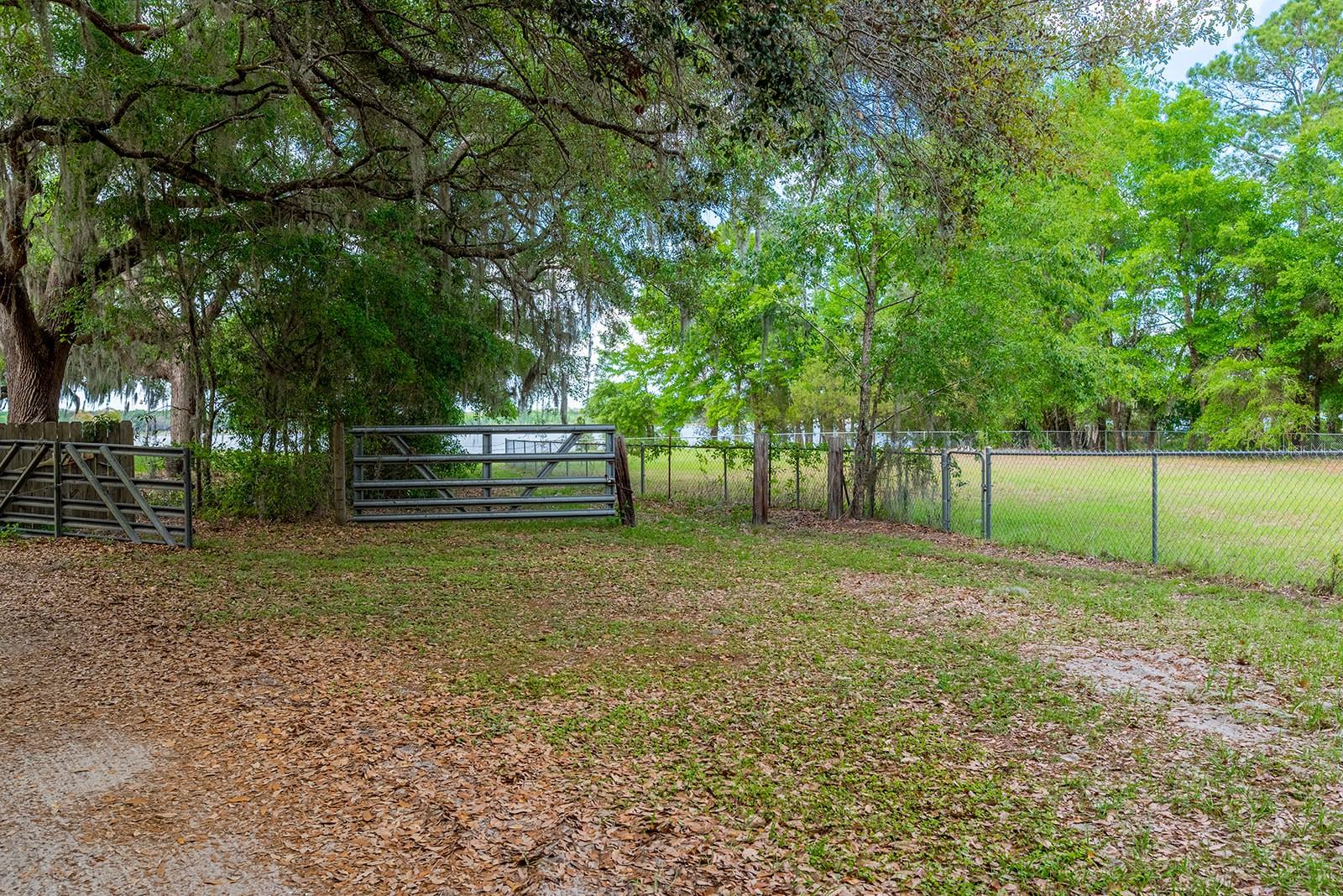 102 SWANS NEST CIR, MELROSE, FL — photo 28