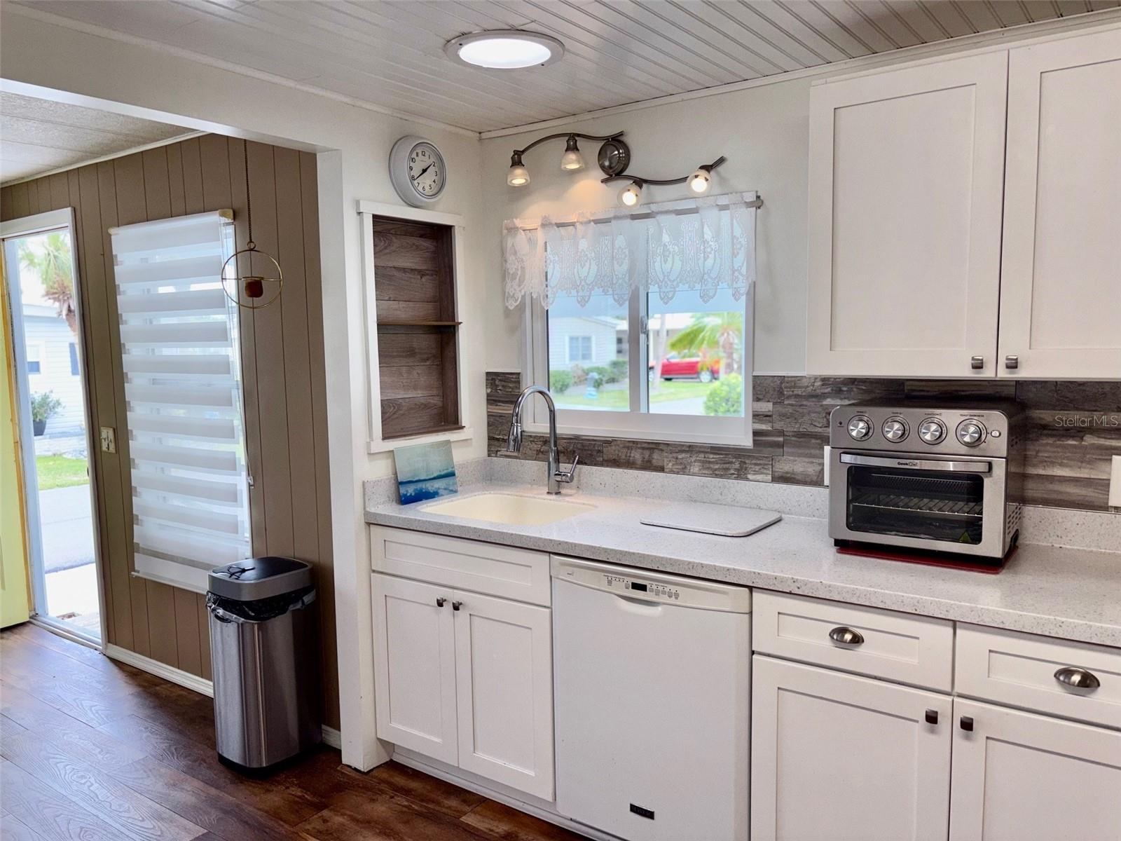 413 CERVINA DR N, VENICE, FL — photo 8
