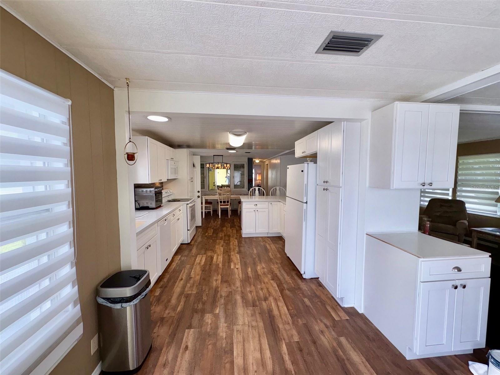 413 CERVINA DR N, VENICE, FL — photo 12