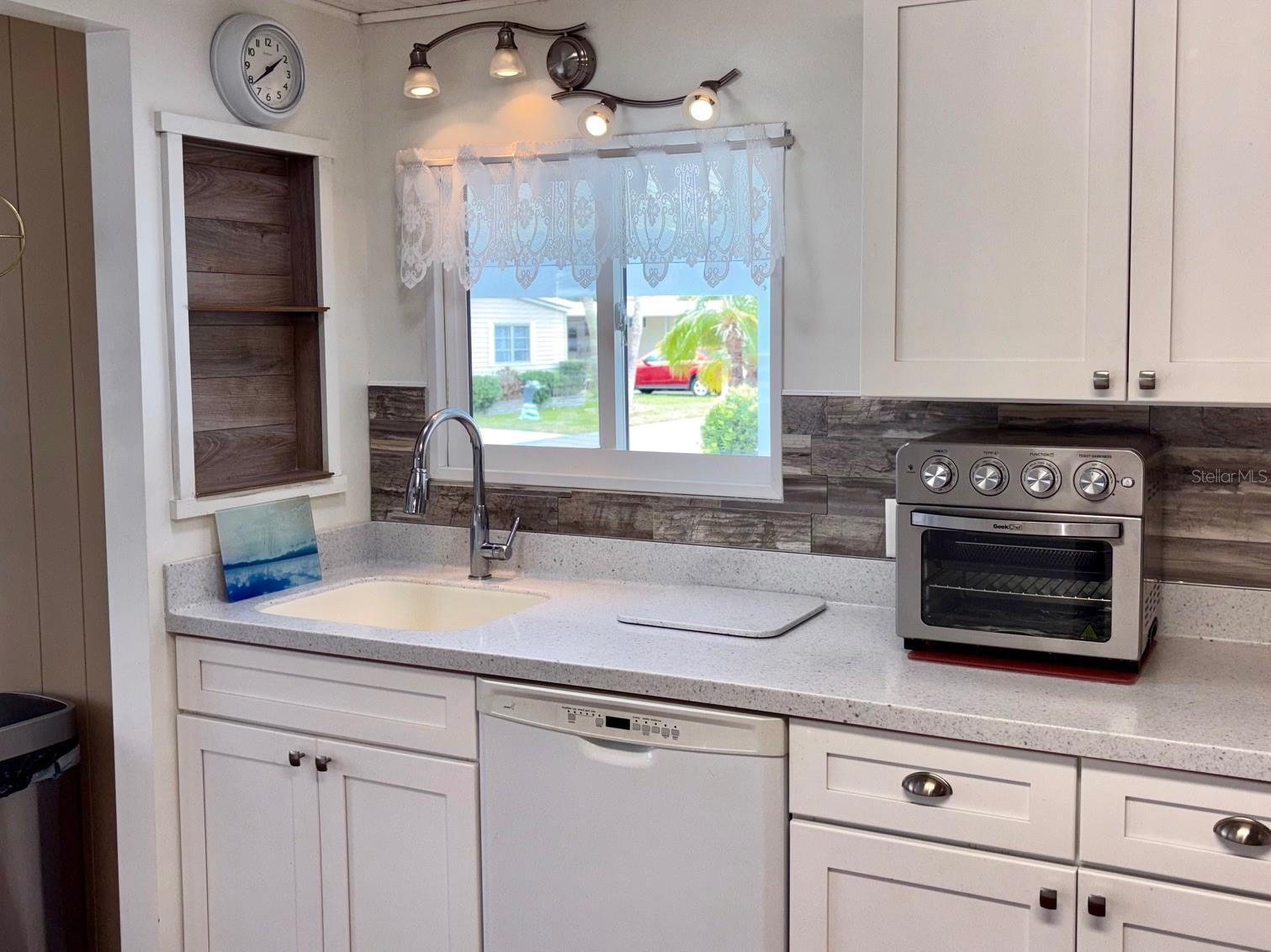 413 CERVINA DR N, VENICE, FL — photo 9