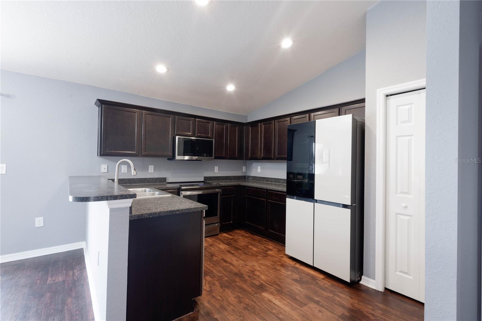 6517 BAYSTON HILL PL, ZEPHYRHILLS, FL — photo 4
