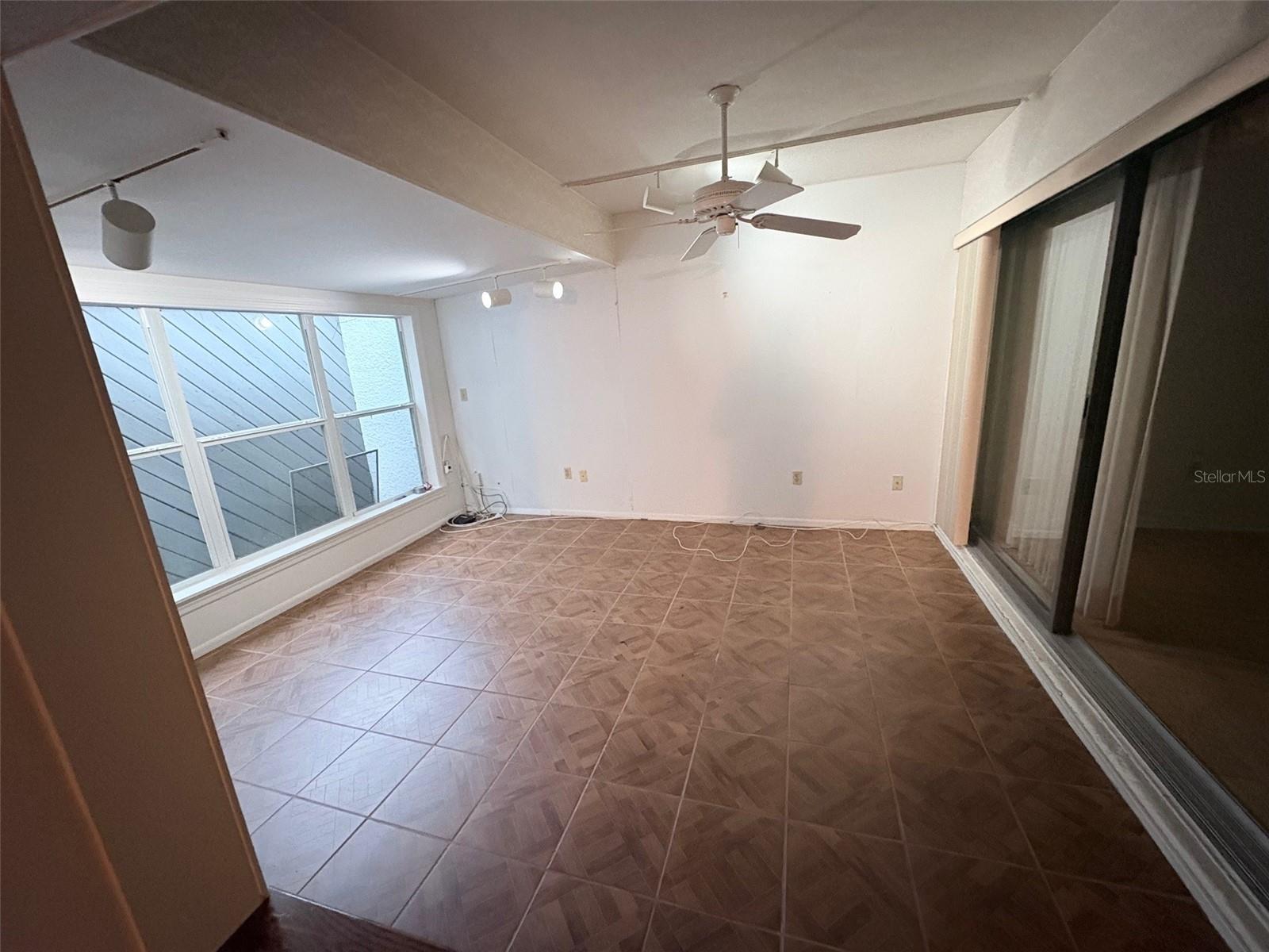 14111 CYPRESS CIR, TAMPA, FL — photo 14