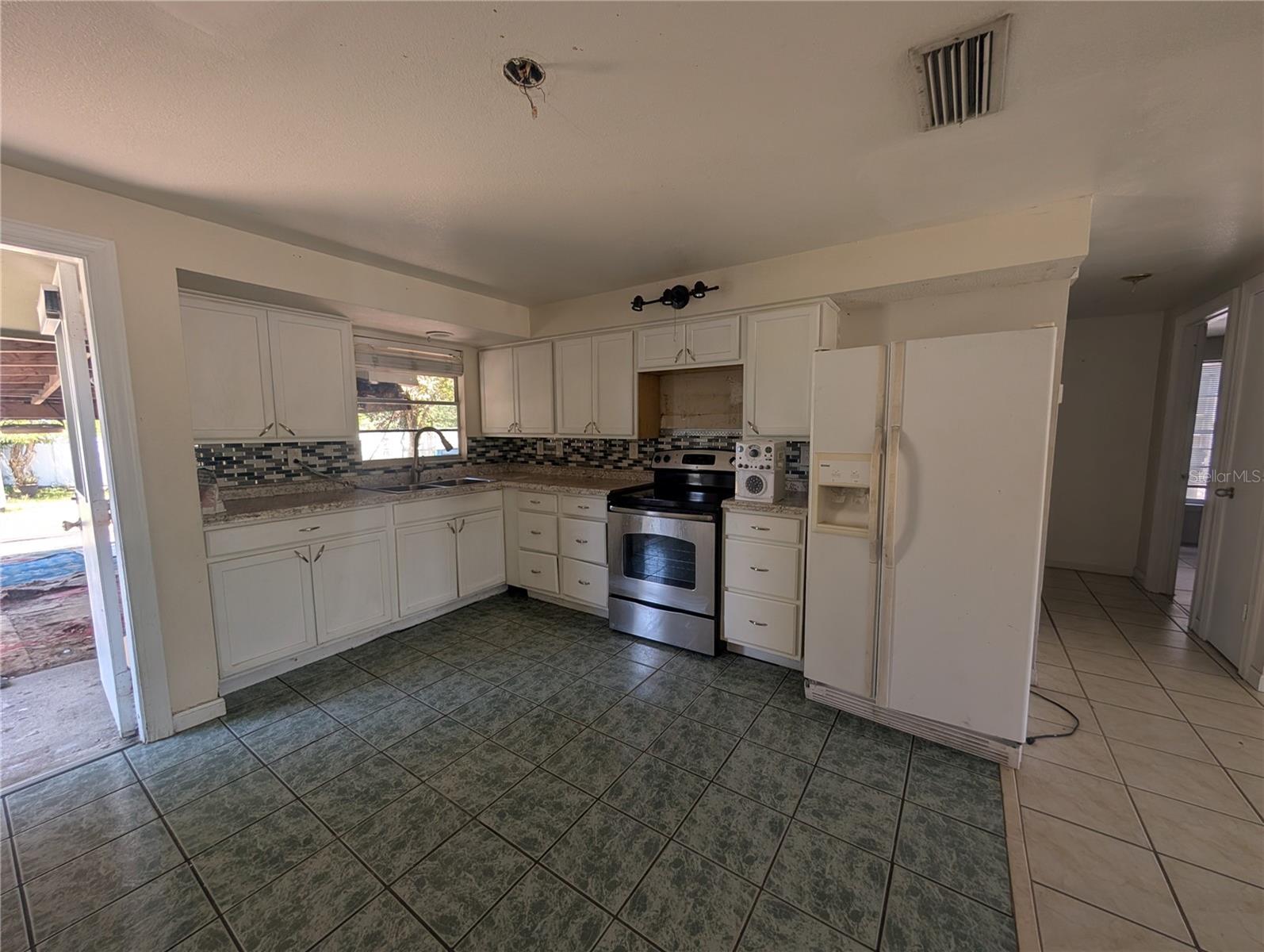 2731 17TH ST, SARASOTA, FL — photo 2