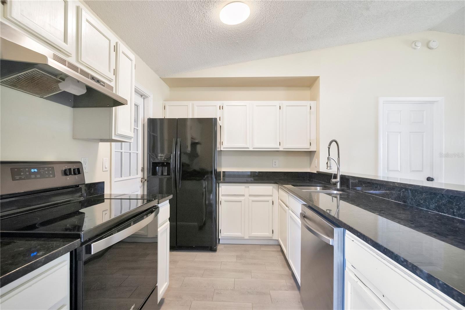 370 N LAKE AVE, APOPKA, FL — photo 11