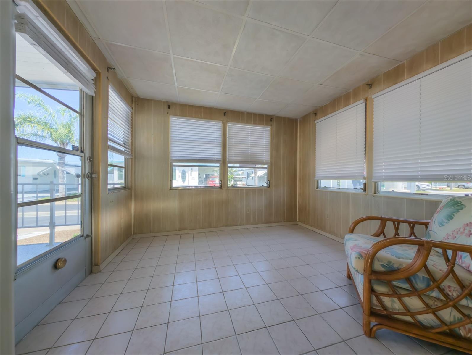 229 DIXIE, TARPON SPRINGS, FL — photo 2