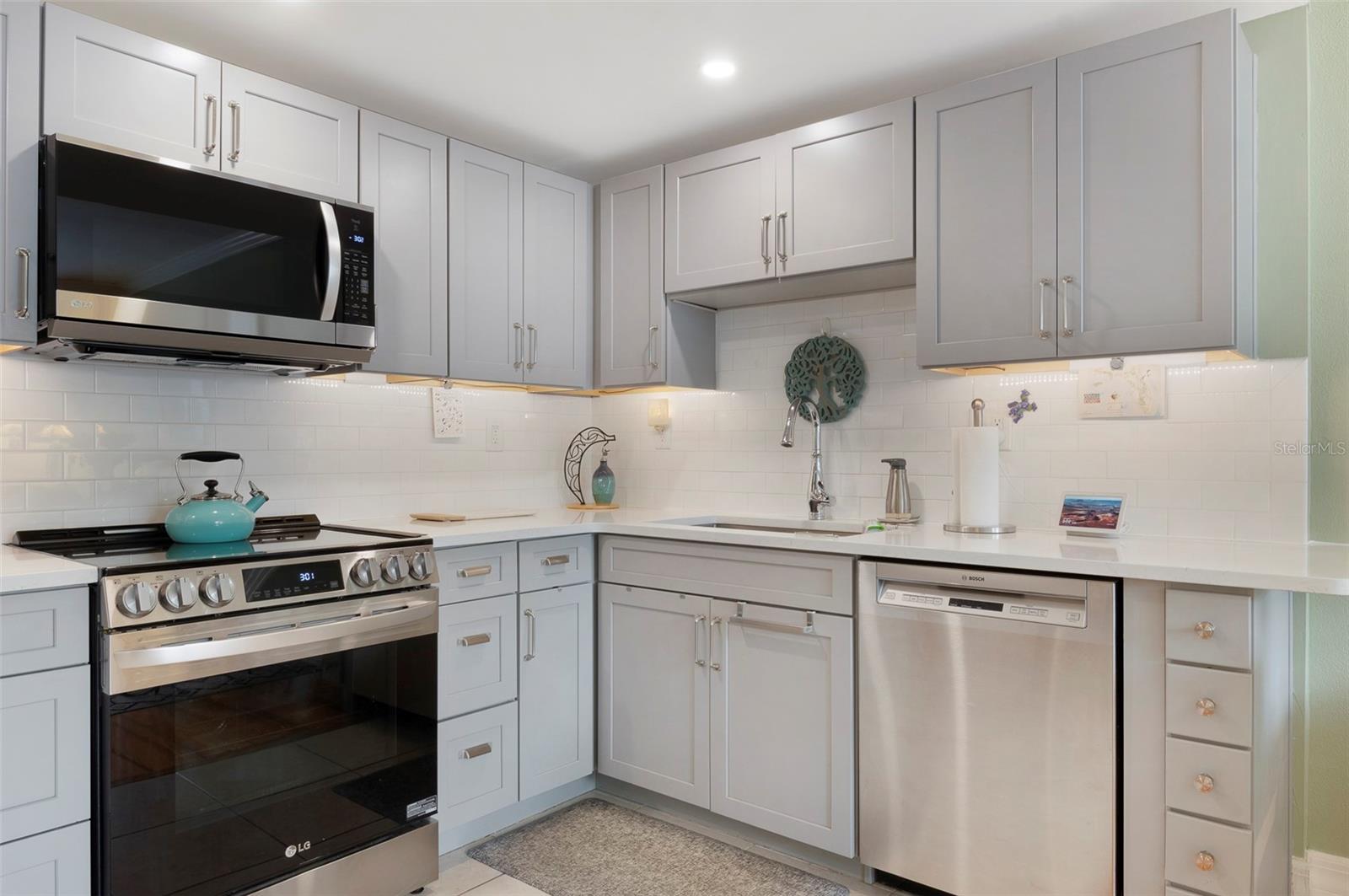 219 4TH AVE N #202, ST PETERSBURG, FL — photo 8