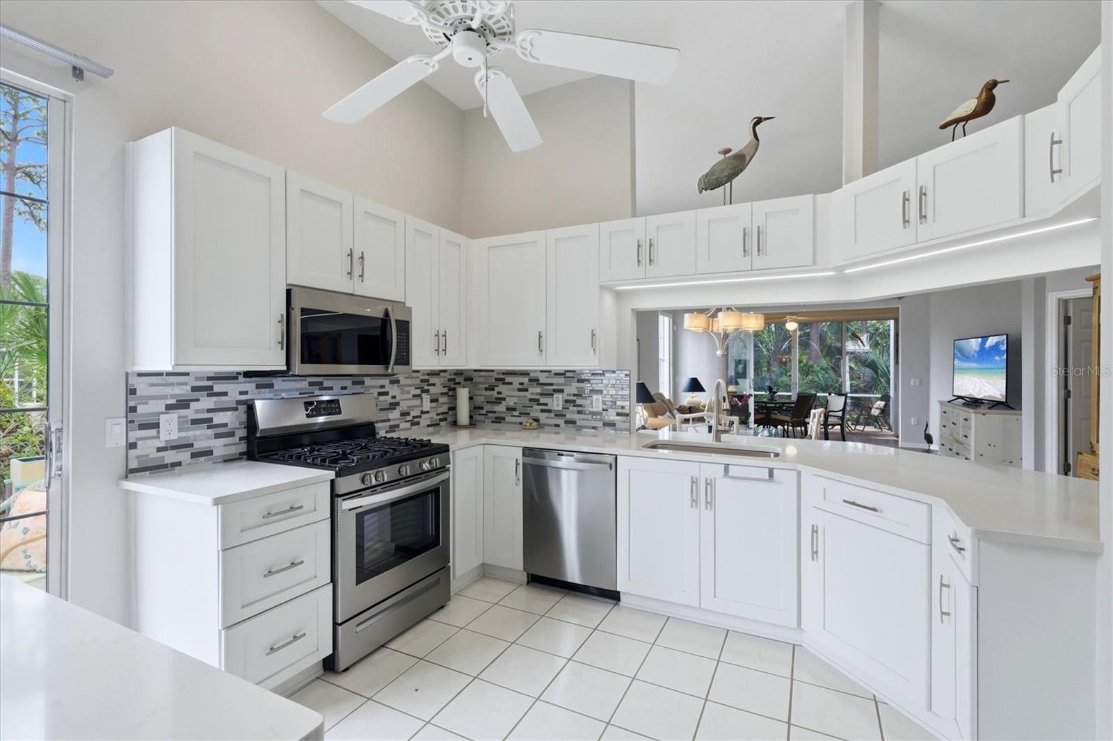 7731 WHITEBRIDGE GLN, UNIVERSITY PARK, FL — photo 14