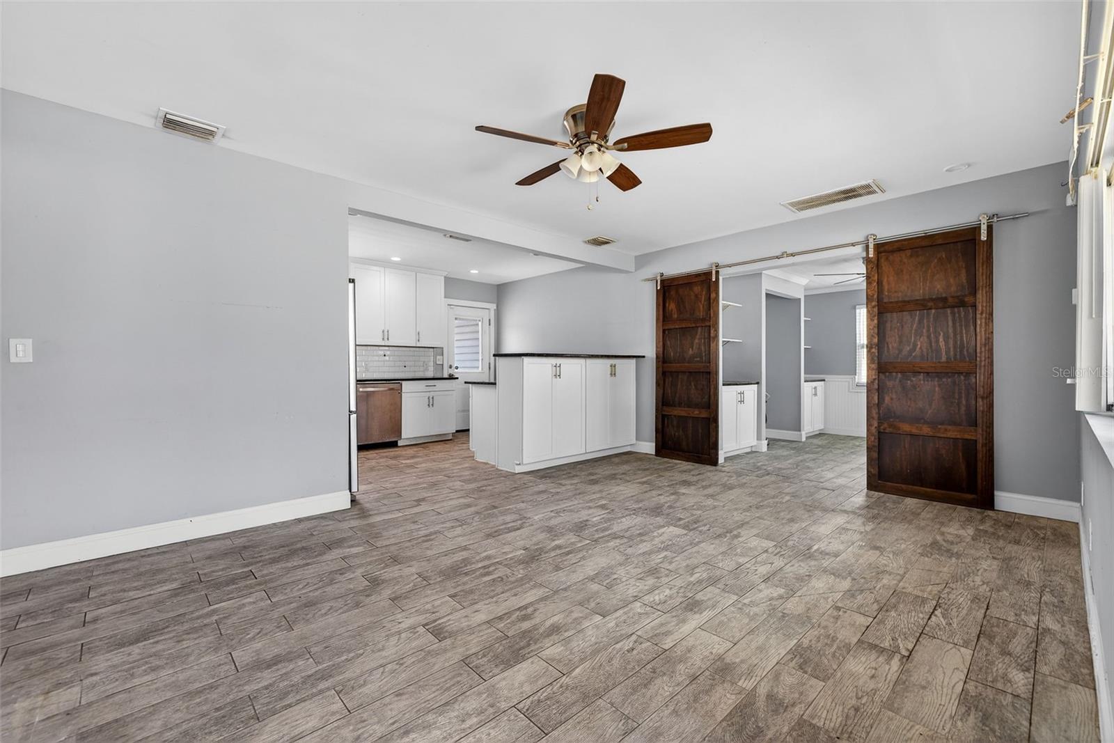 734 40TH AVE NE, ST PETERSBURG, FL — photo 3
