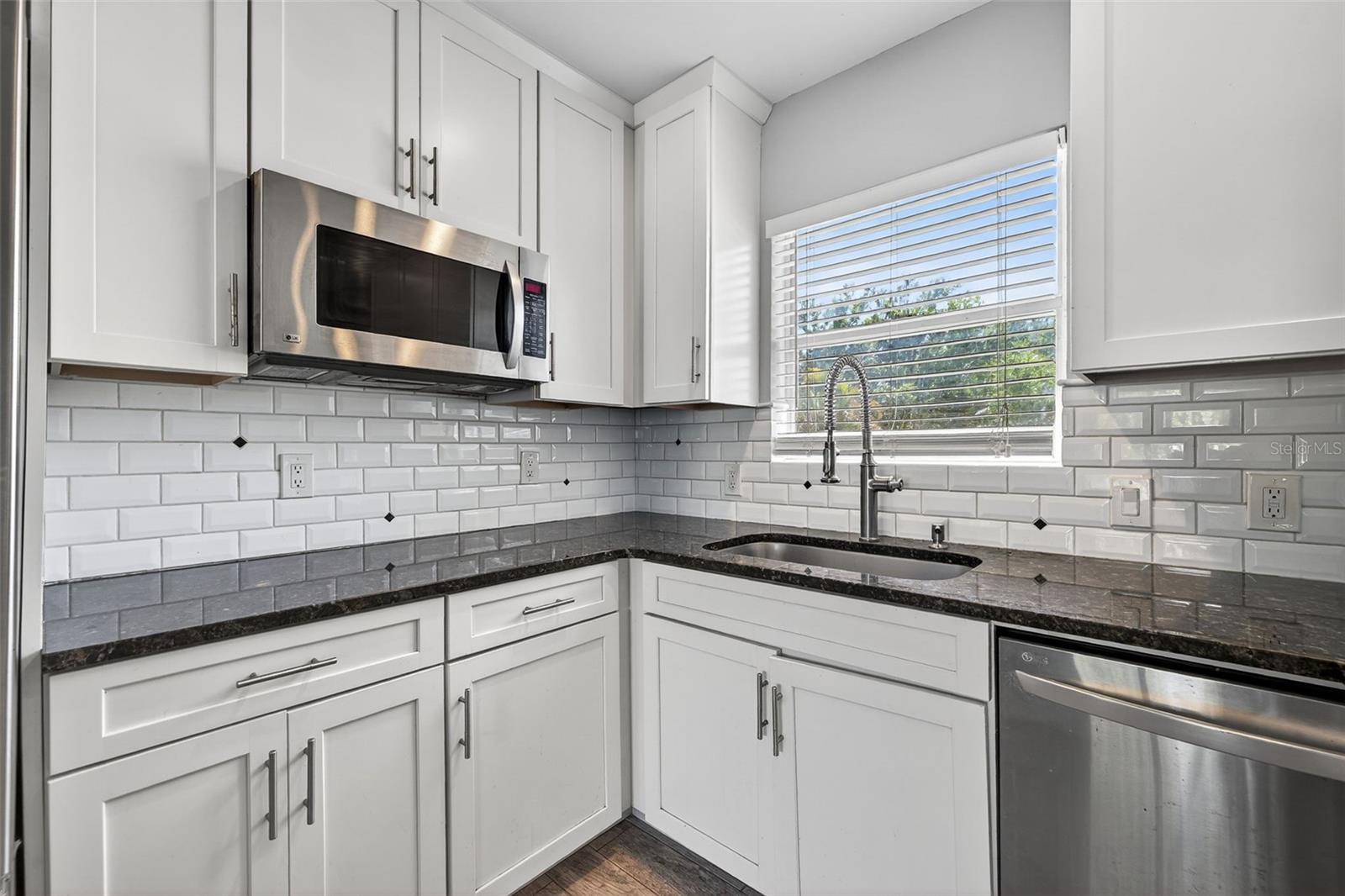 734 40TH AVE NE, ST PETERSBURG, FL — photo 10