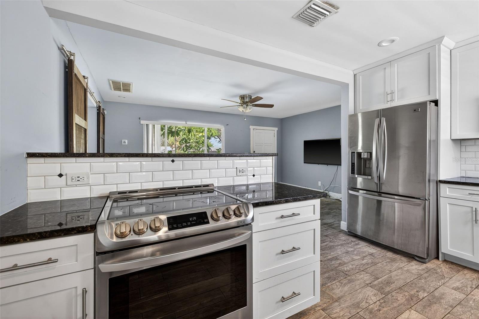 734 40TH AVE NE, ST PETERSBURG, FL — photo 13
