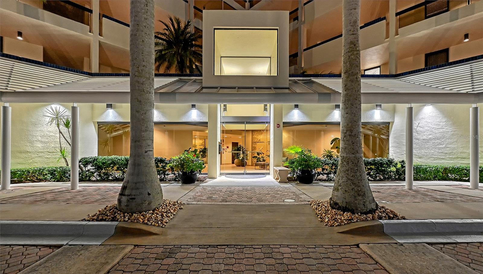 1932 HARBOURSIDE DR #242, LONGBOAT KEY, FL — photo 3