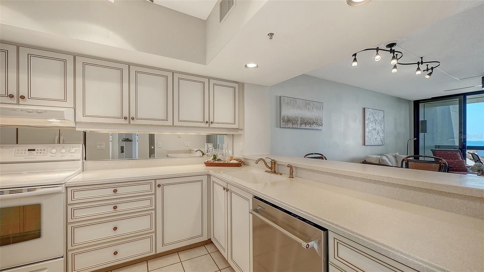 1932 HARBOURSIDE DR #242, LONGBOAT KEY, FL — photo 11