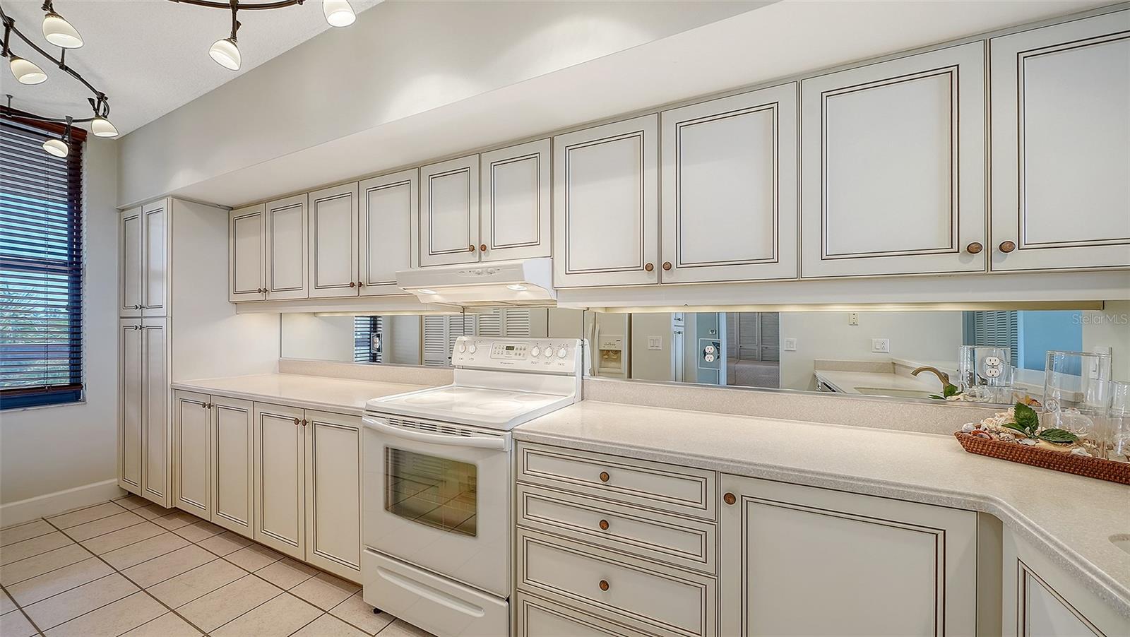 1932 HARBOURSIDE DR #242, LONGBOAT KEY, FL — photo 12