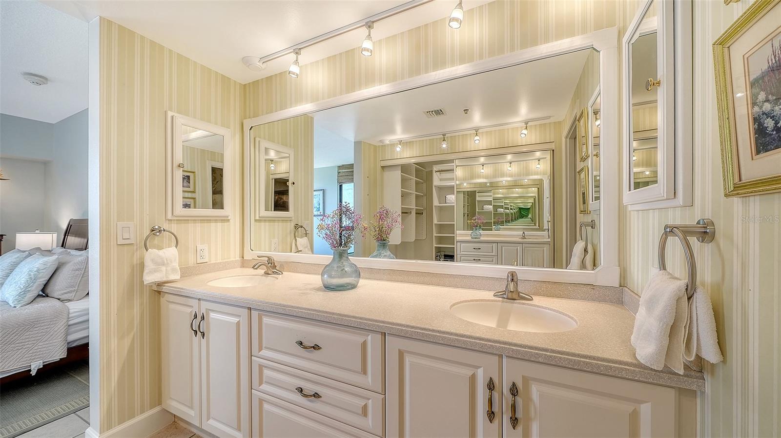 1932 HARBOURSIDE DR #242, LONGBOAT KEY, FL — photo 16