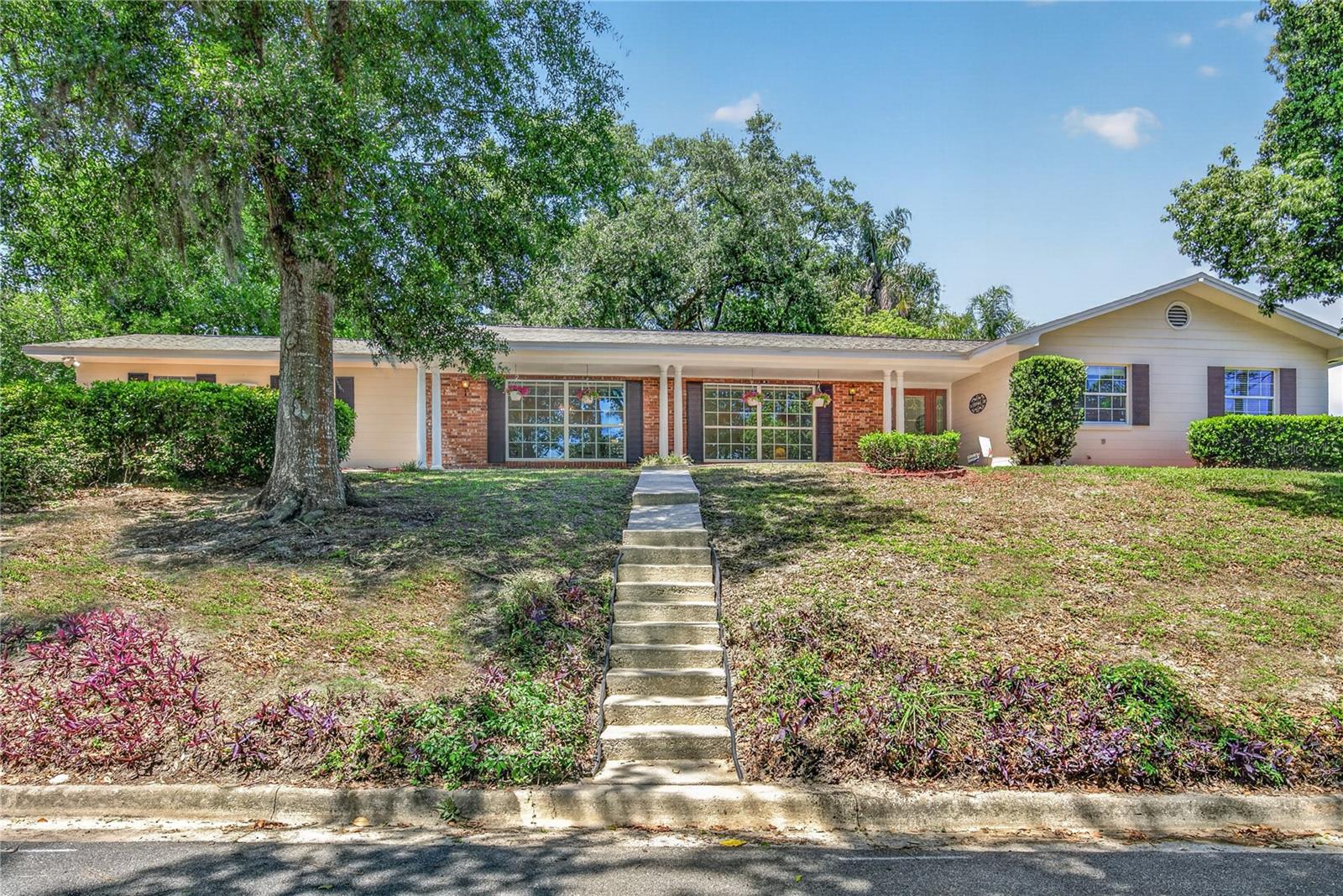 1945 NORMANDY DR, MOUNT DORA, FL