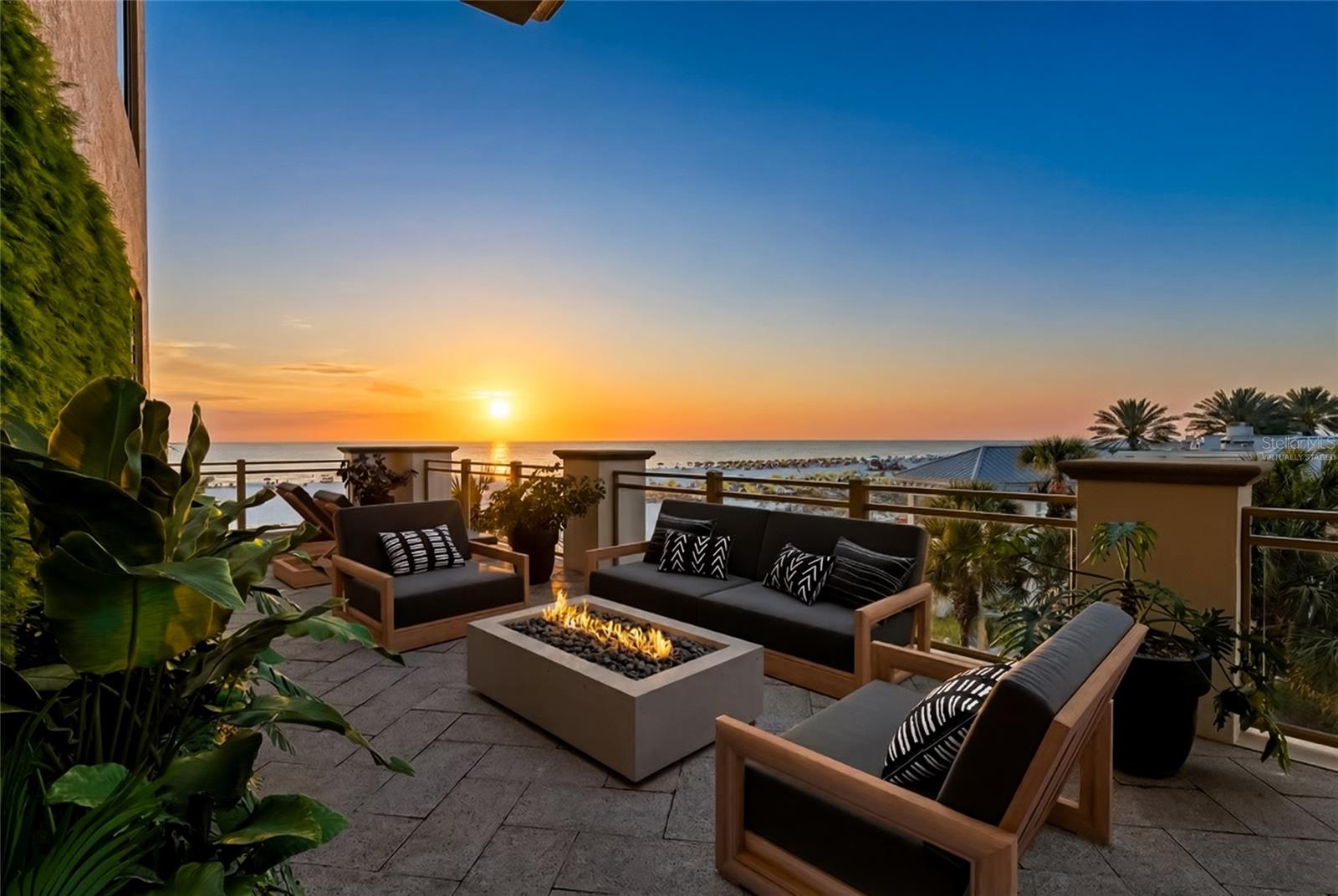 11 BAYMONT ST #302, CLEARWATER BEACH, FL
