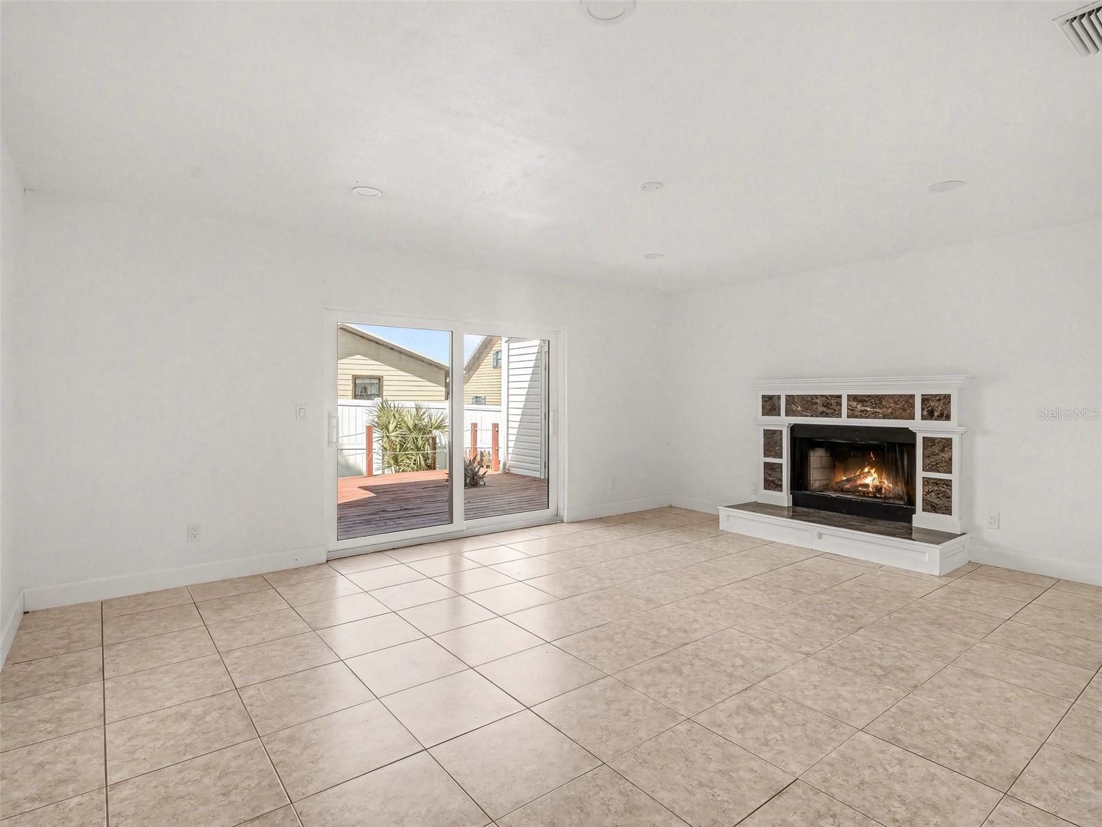 822 DIANE CIR, ENGLEWOOD, FL — photo 8