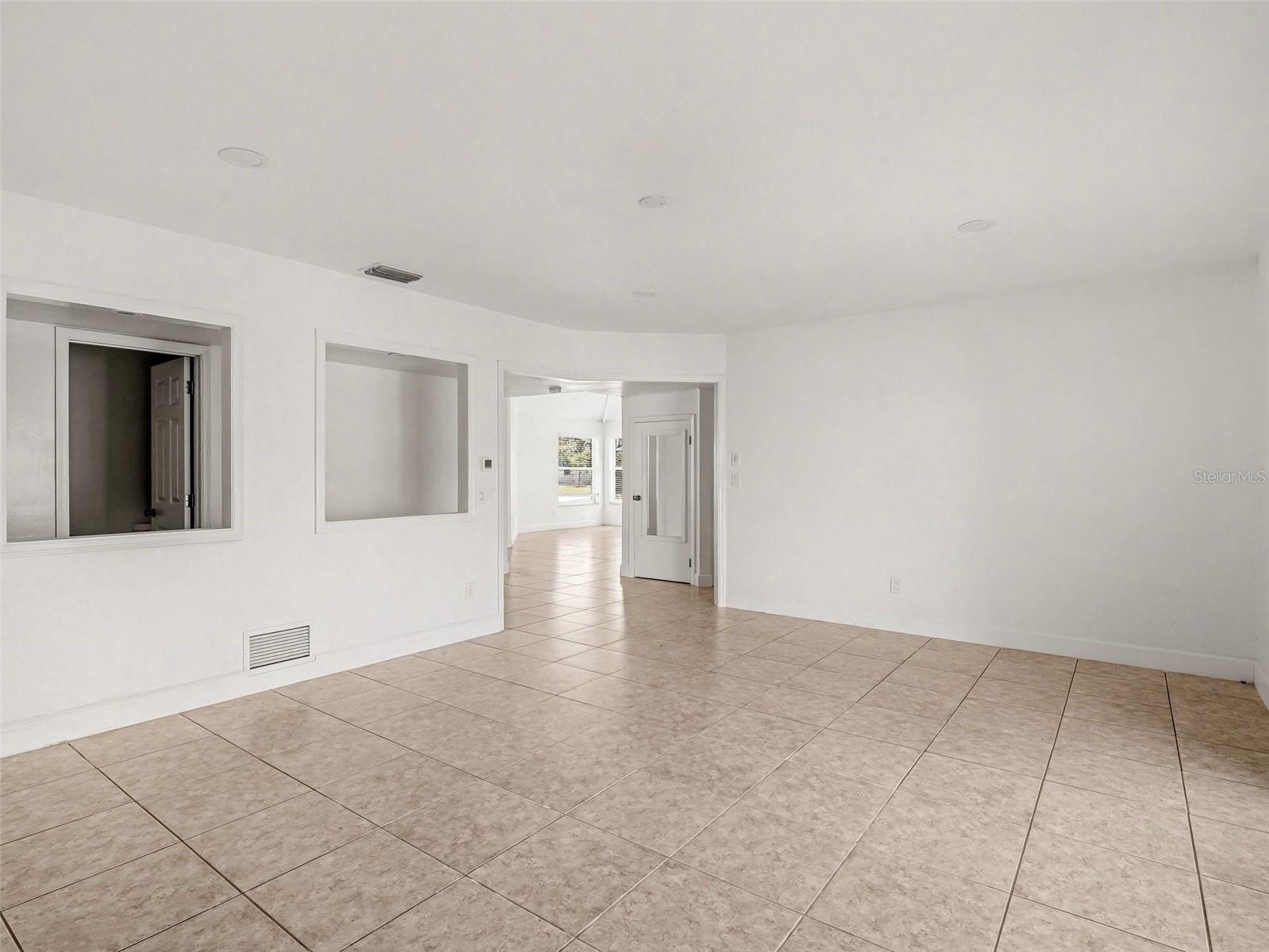 822 DIANE CIR, ENGLEWOOD, FL — photo 9