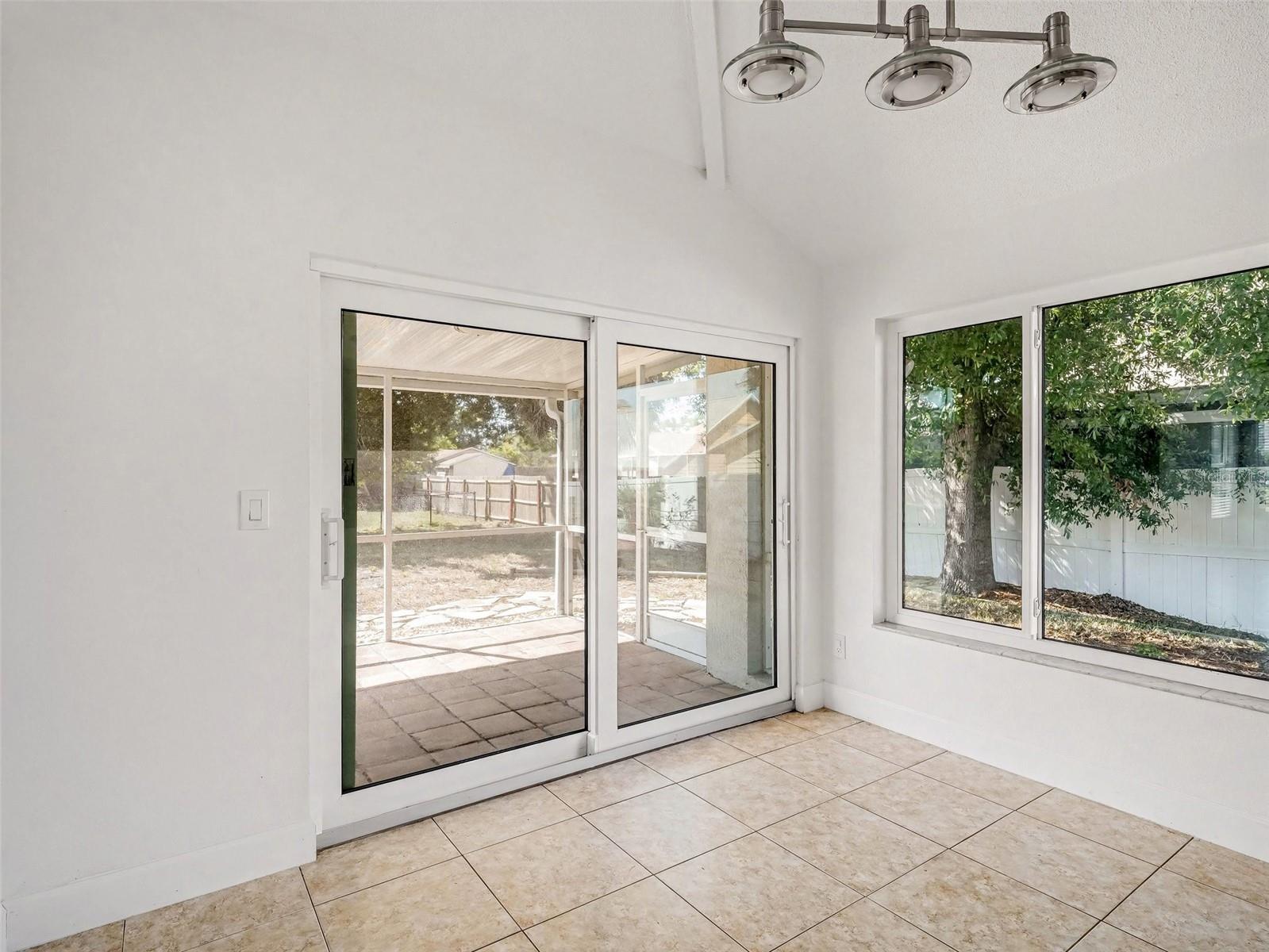 822 DIANE CIR, ENGLEWOOD, FL — photo 11