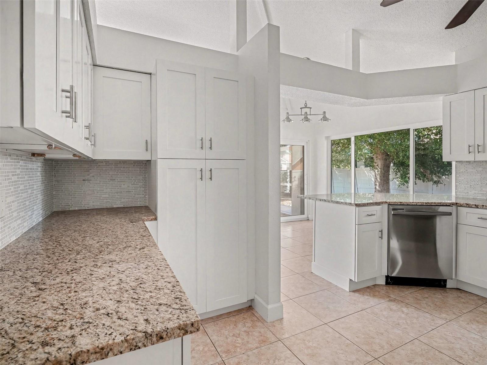 822 DIANE CIR, ENGLEWOOD, FL — photo 15