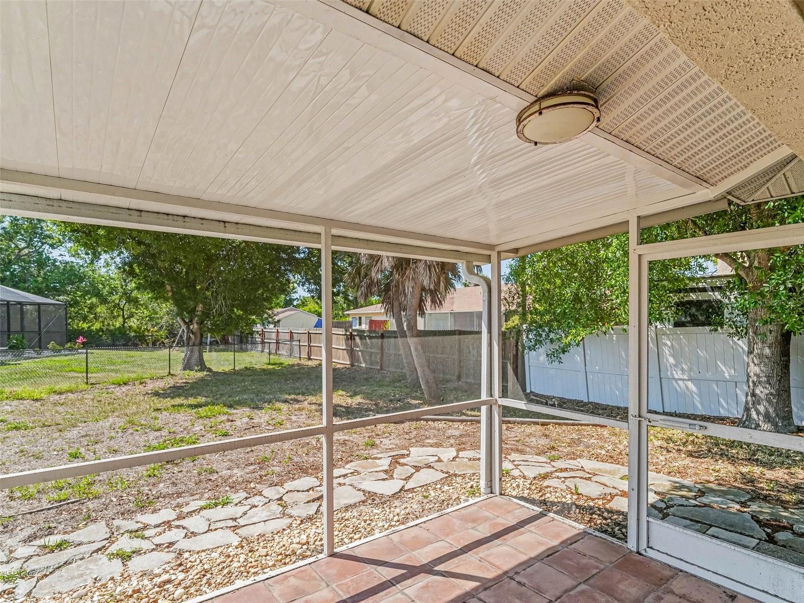 822 DIANE CIR, ENGLEWOOD, FL — photo 17