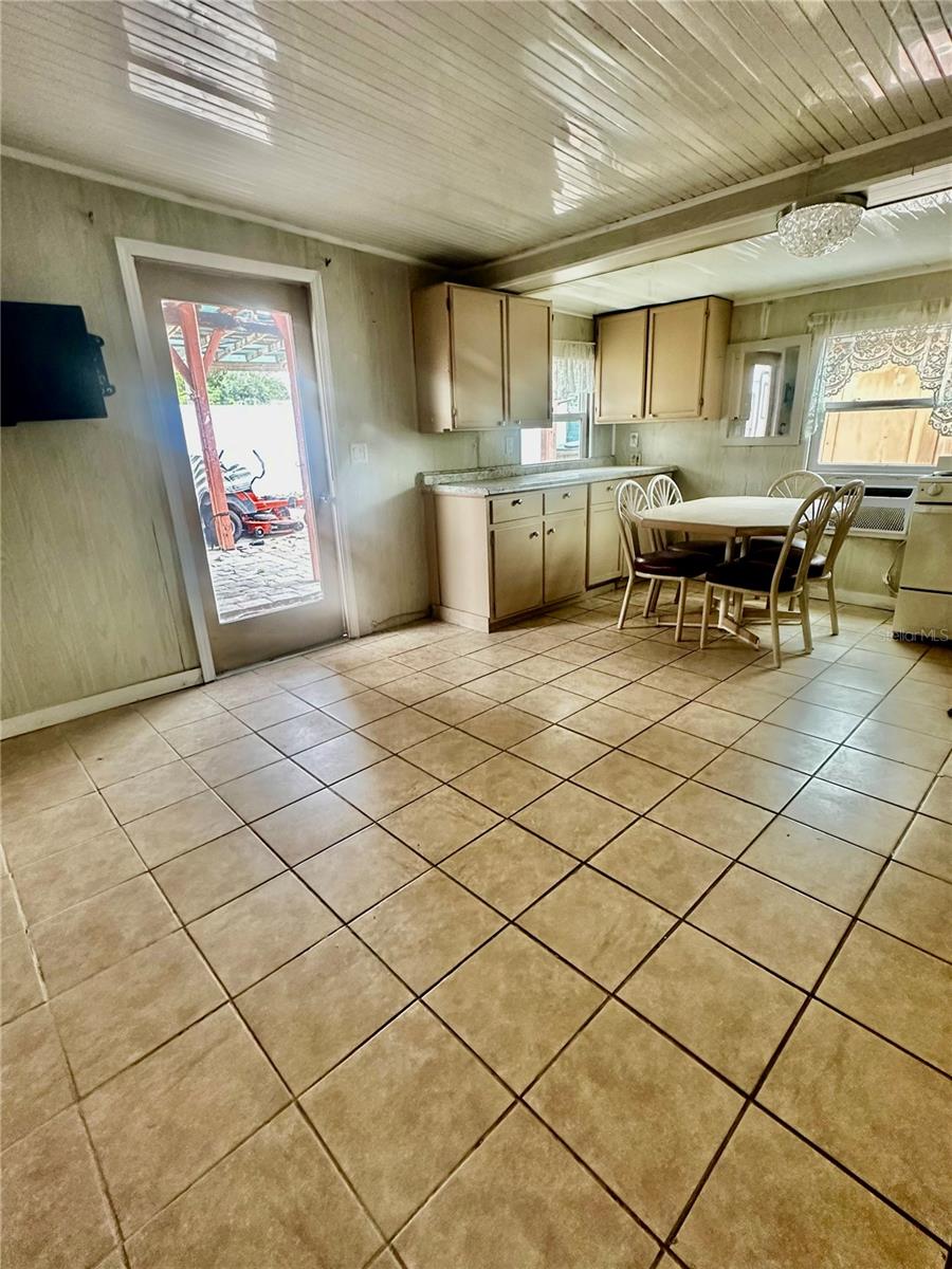 910 W RICH DR, MOUNT DORA, FL — photo 33