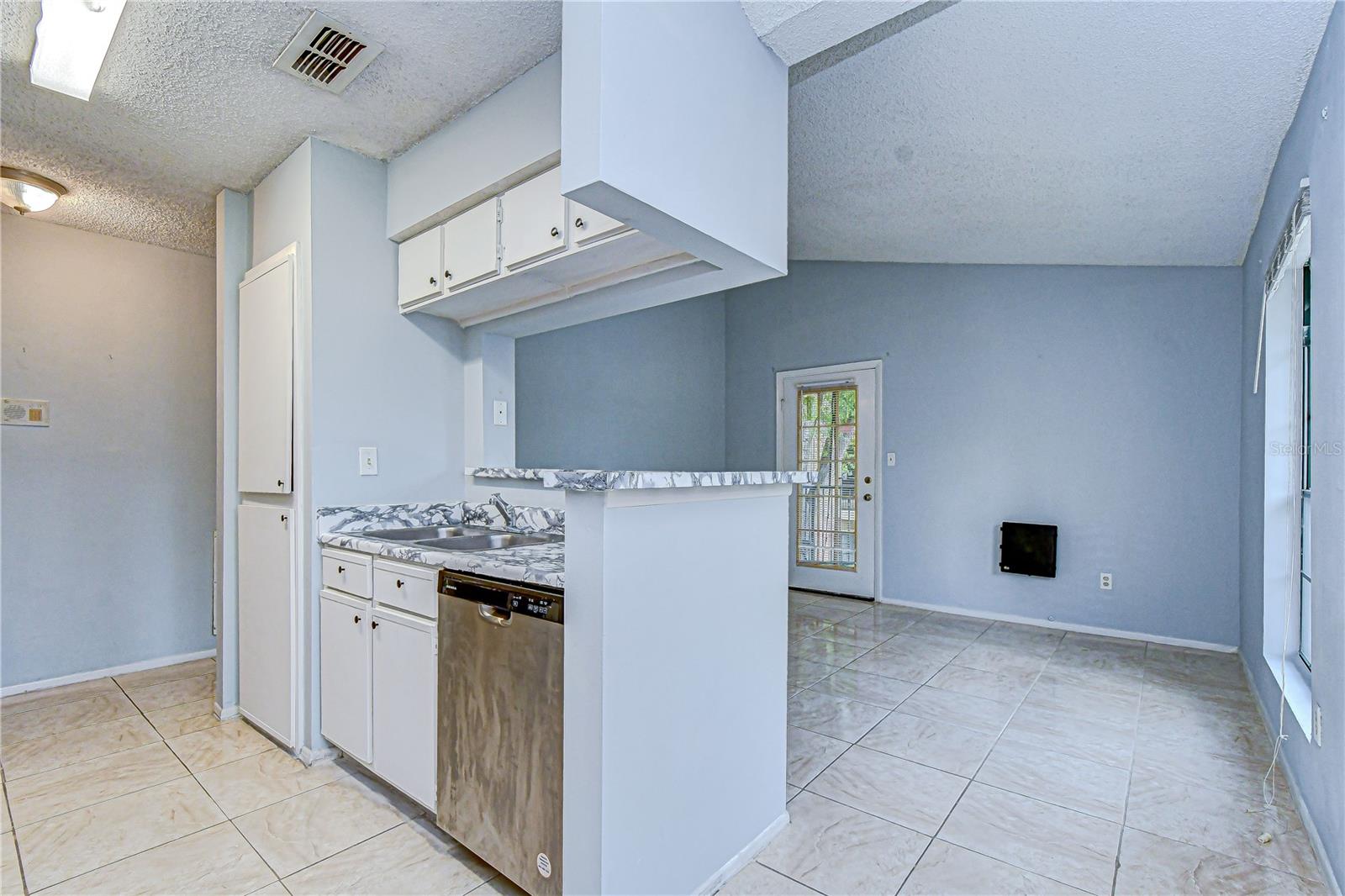 8723 FANCY FINCH DR #201, TAMPA, FL — photo 9