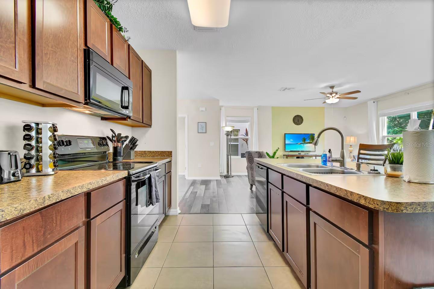 10108 HAWK STORM AVE, TAMPA, FL — photo 10