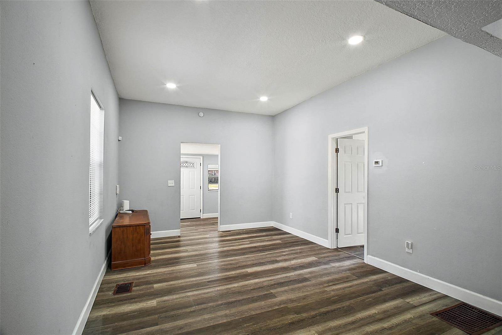 105 W STEVENS AVE, EUSTIS, FL — photo 27