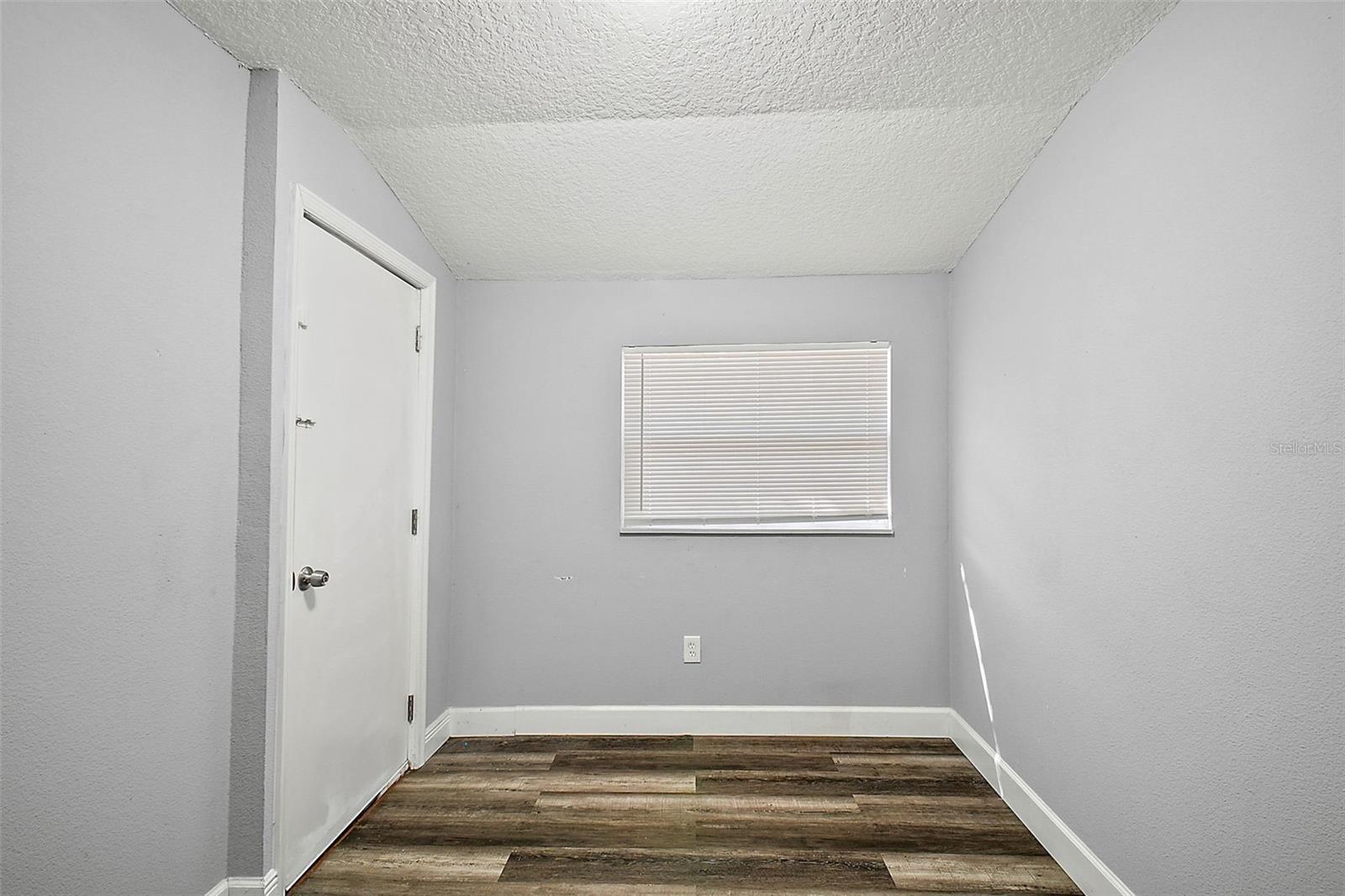 105 W STEVENS AVE, EUSTIS, FL — photo 37