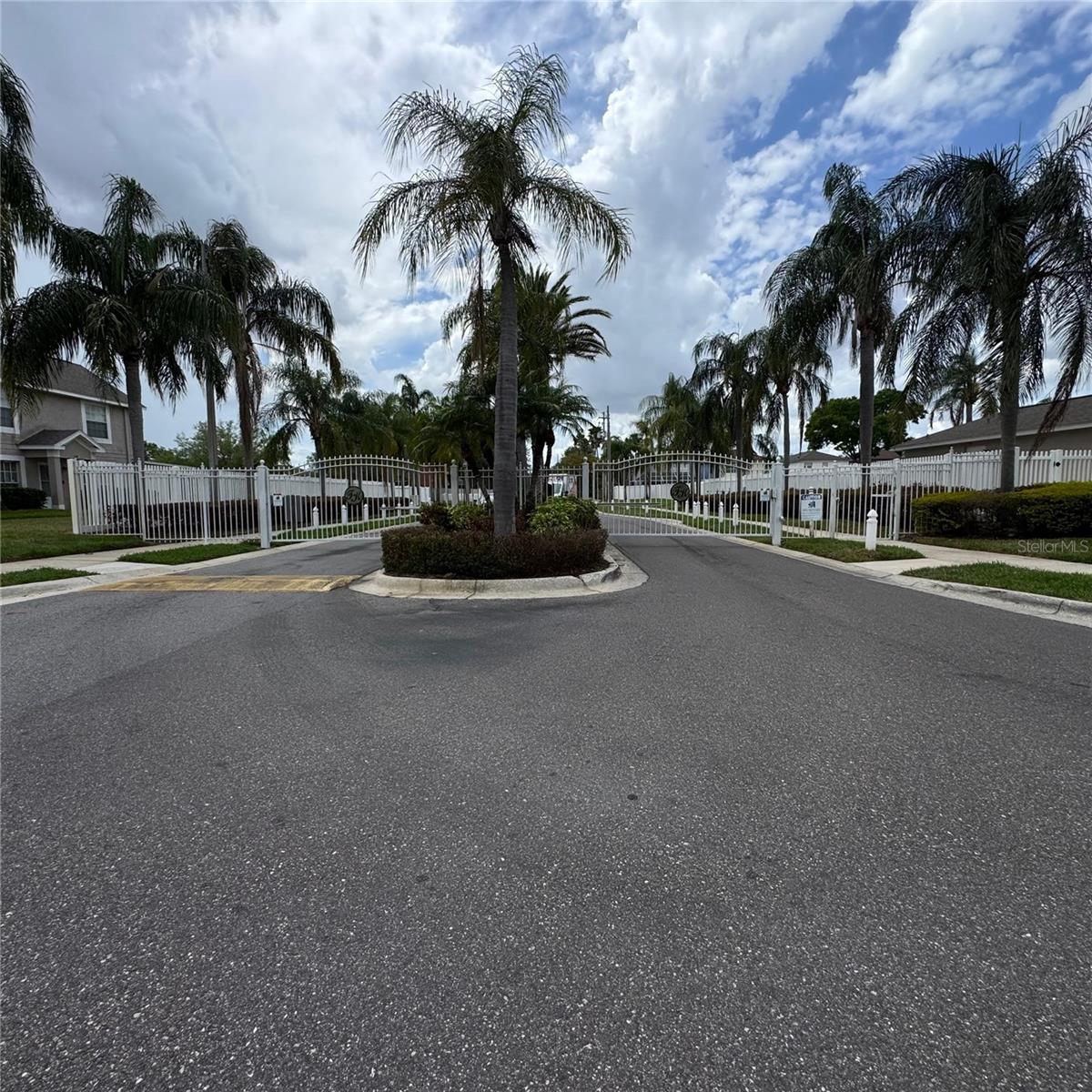 306 KENSINGTON LAKE CIR, BRANDON, FL