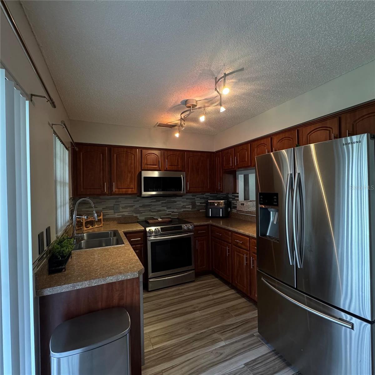 306 KENSINGTON LAKE CIR, BRANDON, FL — photo 8