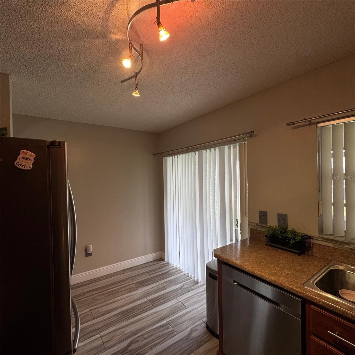 306 KENSINGTON LAKE CIR, BRANDON, FL — photo 9